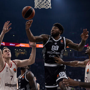 Čuveni košarkaški trener nije gledao meč Partizana i Bajerna! (Foto)