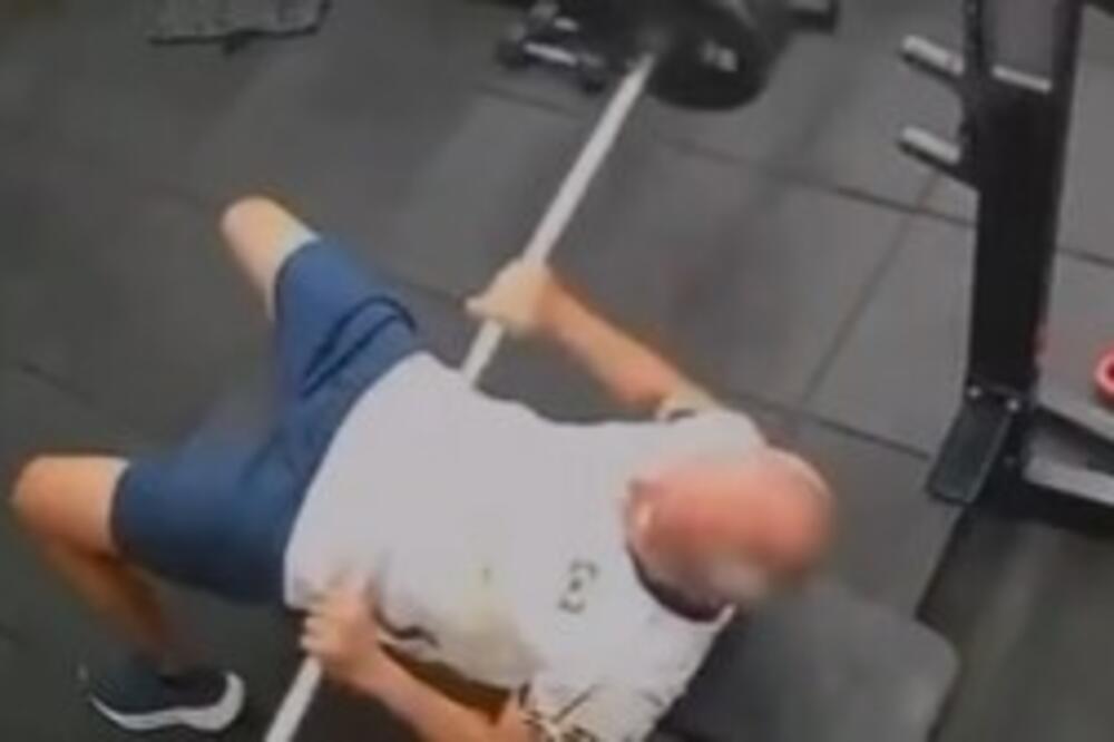 ŠIPKA MU ISKLIZNULA IZ RUKE, A ONDA... Muškarac nastradao u teretani, jedna greška ga je KOŠTALA SVEGA! (VIDEO)