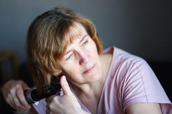 Porodica gledala TV, pa čula buku u hodniku: Olga se osmelila da vidi šta se dešava, a onda ju je udarila KAP!