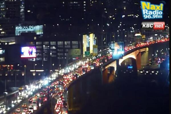 Popodnevni špic, plus petak - recept za haos u saobraćaju! Evo gde je najkritičnije, vozila stoje u krcatim trakama