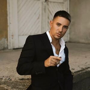 "SA RAČUNA MI JE SKINUTO...": Opljačkana bivša Zvezda Granda! Zbog hakera ostao bez dinara