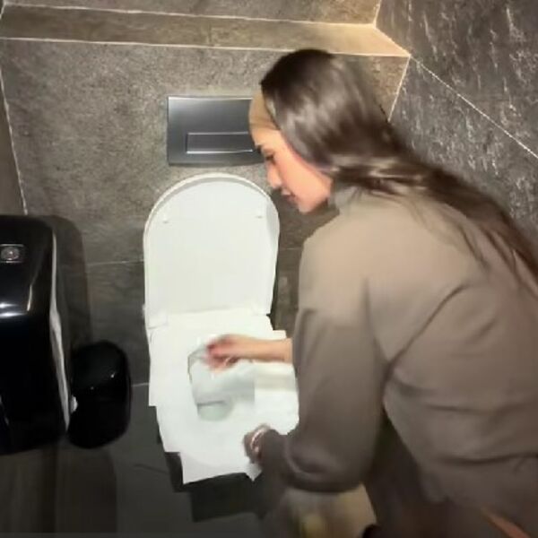 ŠTA TO RADI U WC-u?! Anđela snimila sebe u toaletu, a ono što je uradila zgrozilo naciju - GADLJIVO DO MAKSIMUMA