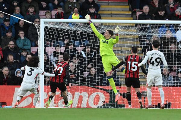 Četiri odbrane Petrovića u remiju protiv bivšeg kluba - Milenkovićev autogol u porazu Foresta (Foto)