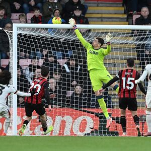 Četiri odbrane Petrovića u remiju protiv bivšeg kluba - Milenkovićev autogol u porazu Foresta (Foto)