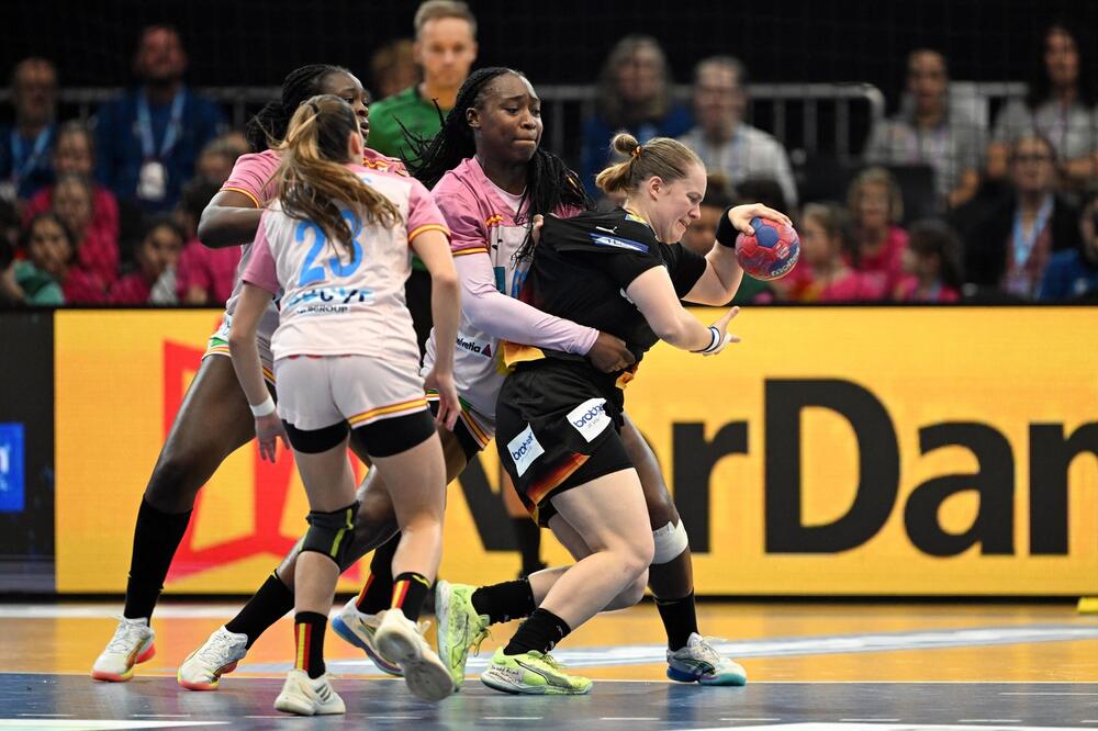 Nemice odigrale pošteno, pobedile Španiju i poslale Crnu Goru u četvrtfinale