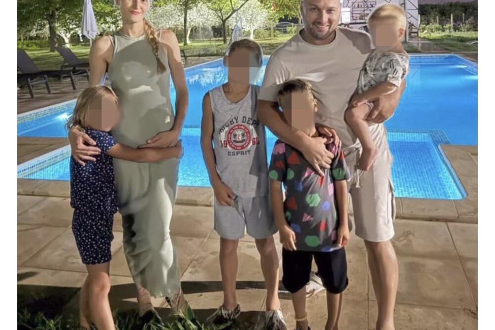Poznati pevač sa 16 godina snimio megahit od kojeg i danas hrani šestoro dece: Već 20 godina živi od jedne pesme