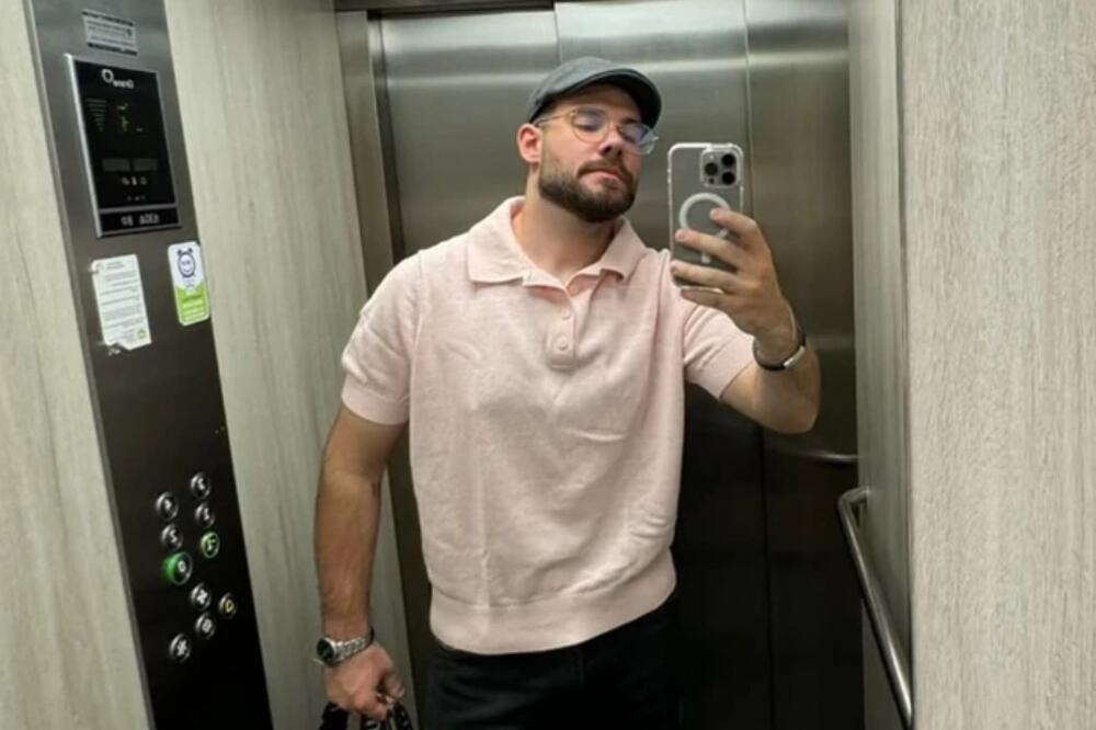 Naš pevač završio na operacionom stolu: Imao jake bolove u stomaku, pa hitno primljen u Urgentni (FOTO)