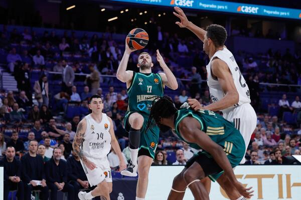 Rogavopulos dao 12 trojki i srušio rekord bivšeg asa Zvezde!