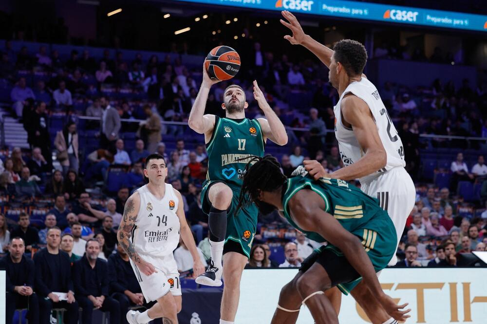 Rogavopulos dao 12 trojki i srušio rekord bivšeg asa Zvezde!