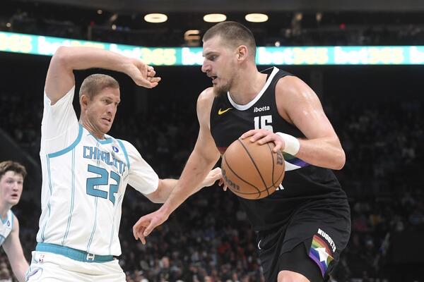 Nikoli Jokiću skok falio za tripl-dabl - Denver u Šarlotu ostvario 10. pobedu zaredom u gostima (Video/Foto)