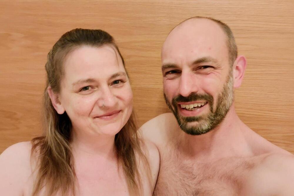 HELENA KONOBARIŠE NA NUDISTIČKOJ PLAŽI I GOLA SLUŽI KAFE! Evo šta se desi kad se GOSTI UZBUDE