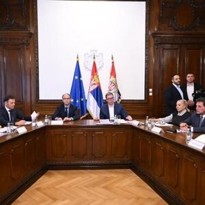 "OVI IZAZOVI ZAHTEVAJU PUNU PAŽNJU SVIH INSTITUCIJA!" Oglasio se Vučić nakon sastanka sa timovima!