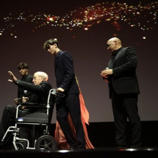 IDE U PENZIJU! POJAVIO SE U INVALIDSKIM KOLICIMA I POTRESAO NAROD - glumac poručio: "Ovo je moj kraj, definitivno"