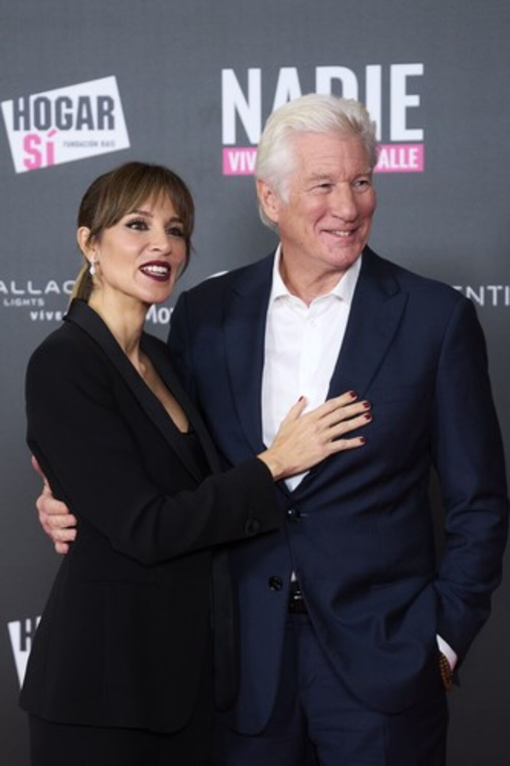 Ričard Gir pipka mlađu ženu