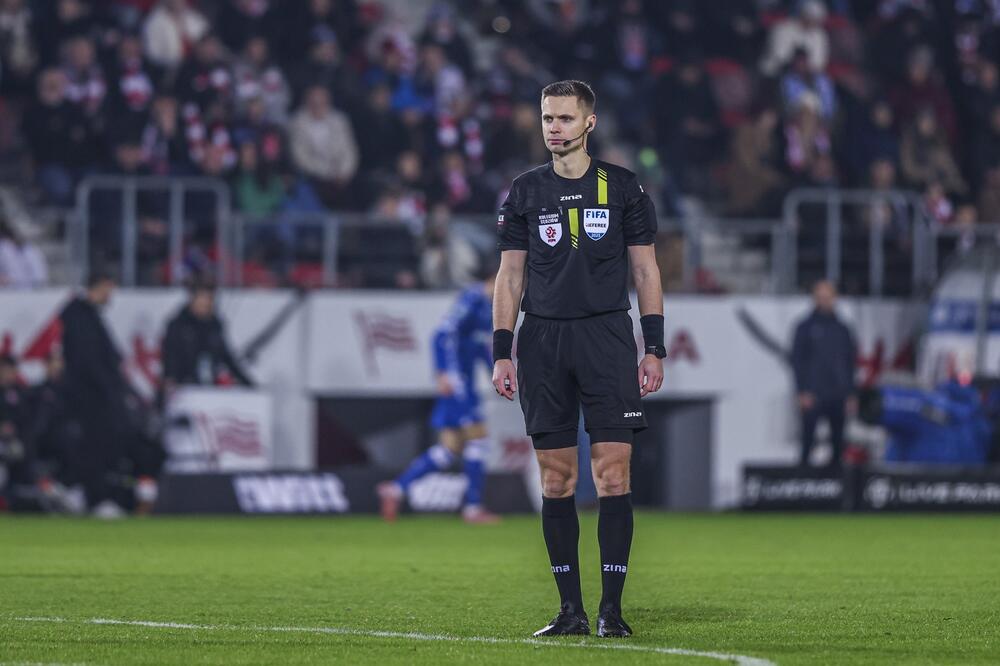 Bankar sudi Šturmu i Crvenoj zvezdi u Gracu (Foto)