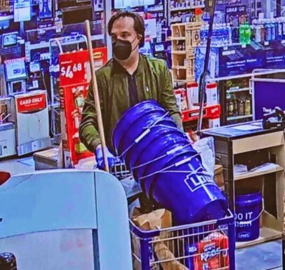 Brajan Volš kupuje alatke nakon Aninog ubistva