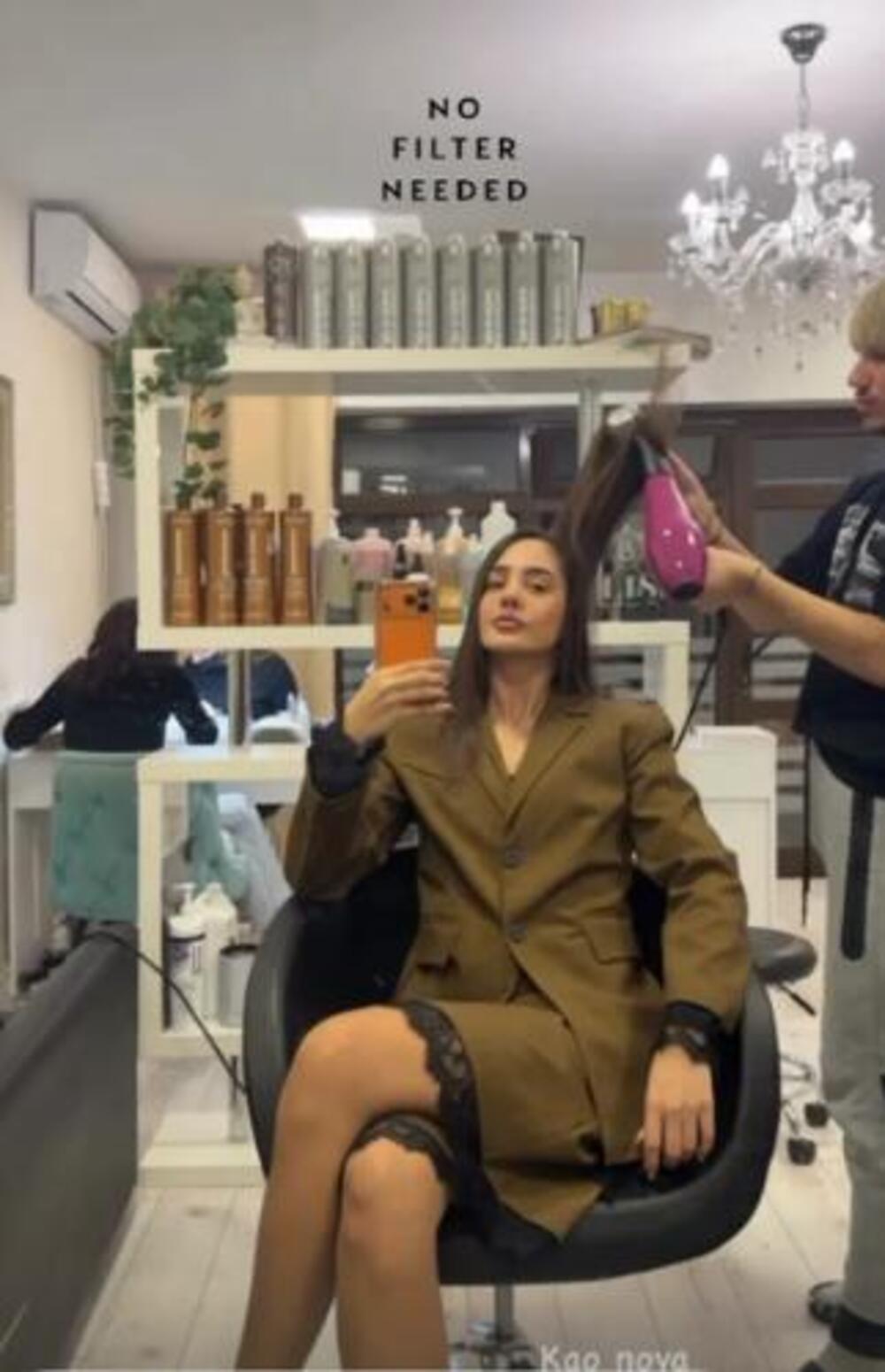 NAKON SNIMKA IZ JAVNOG TOALETA, ANĐELA OBJAVILA NOVI! Niko ne prestaje da gleda u njen NOS, hirurg obavio svoje!