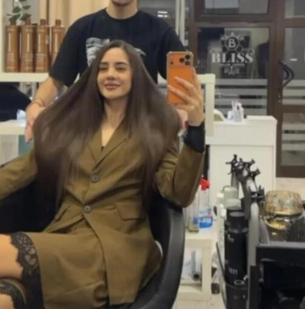 NAKON SNIMKA IZ JAVNOG TOALETA, ANĐELA OBJAVILA NOVI! Niko ne prestaje da gleda u njen NOS, hirurg obavio svoje!