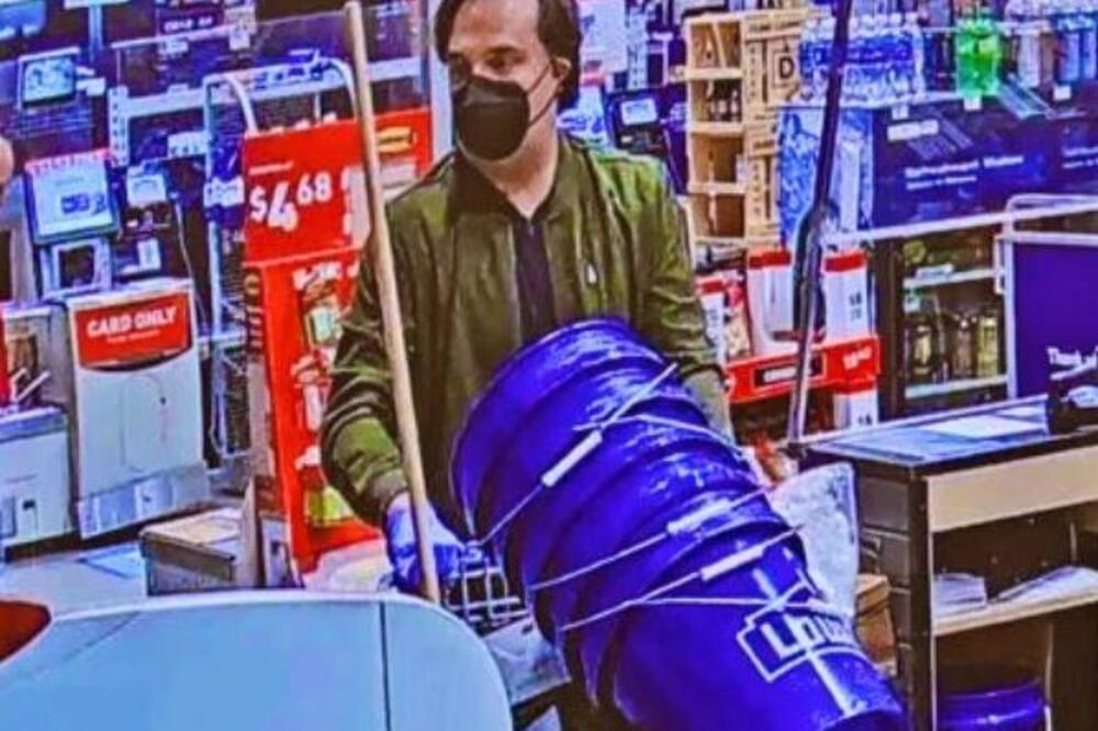 OBJAVLJENI NIKAD VIĐENI SNIMCI BRAJANA VOLŠA NAKON ANINOG NESTANKA: Kupuje sredstva za čišćenje i vodi SINA za ruku