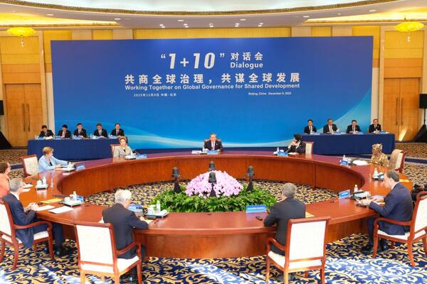 Li Ćijang: Kina će nastaviti da svetu otvara svoje mega-tržište