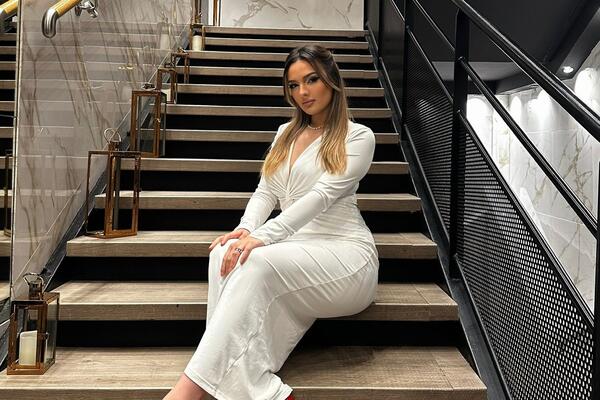 PRE PAR DANA NAPUNILA 23 GODINE, A SKORO POSTALA I MAMA! Vrele scene bi snimila sa ovim ČOVEKOM - Miona glavna tema