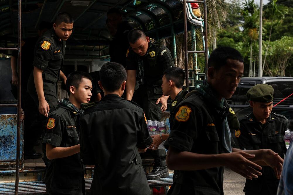 ESKALIRAO NOVI RAT, STOTINE HILJADA LJUDI POBEGLO IZ ZEMLJE: Pokrenuta velika krvava operacija, ispaljene RAKETE!