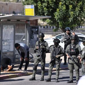 KRAJ TALAČKE KRIZE U ŠKOLI: Specijalci opkolili objekat, naoružani muškarac PRIVEDEN! (VIDEO)