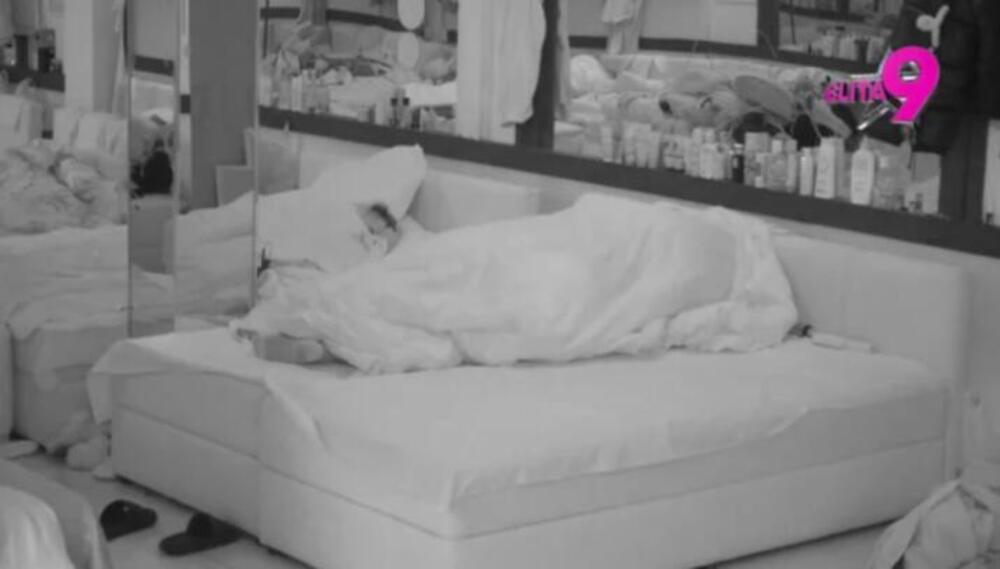 VRELA AKCIJA ISPOD JORGANA ZAPREPASTILA NACIJU! Ovo mu je TREĆA po redu, prizorom častili sve odreda