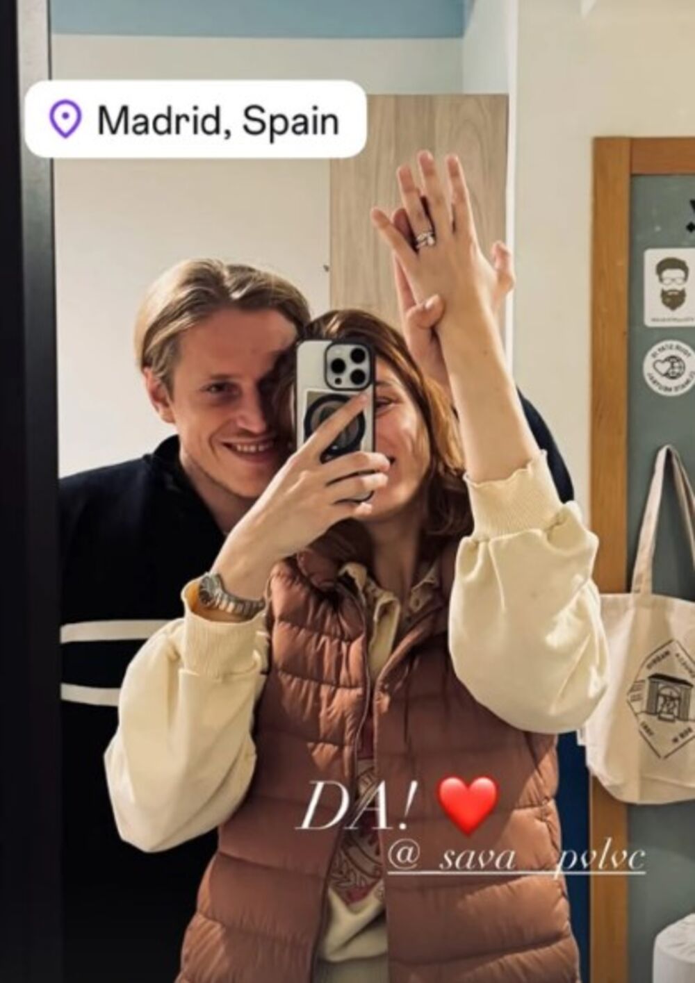 U opisu fotografije stoji kratko 'Da' uz emotikon srca.