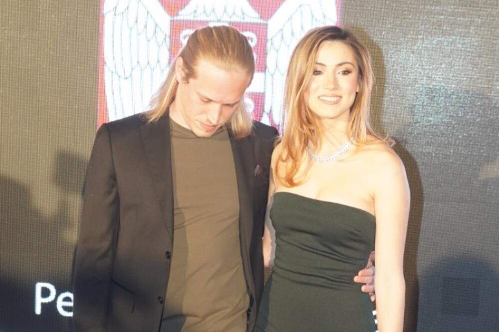 VERILA SE MILJENICA NARODA! Jana Bjelica rekla "da" biznismenu Savi Pavloviću - pogledajte kakav je PRSTEN KUPIO