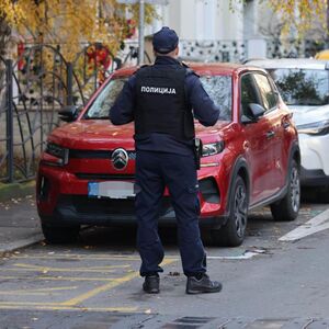 HOROR U RIPNJU: Otac i sinovi zverski pretukli muškarca, maloletnik seo zatim u automobil pa ga pregazio!