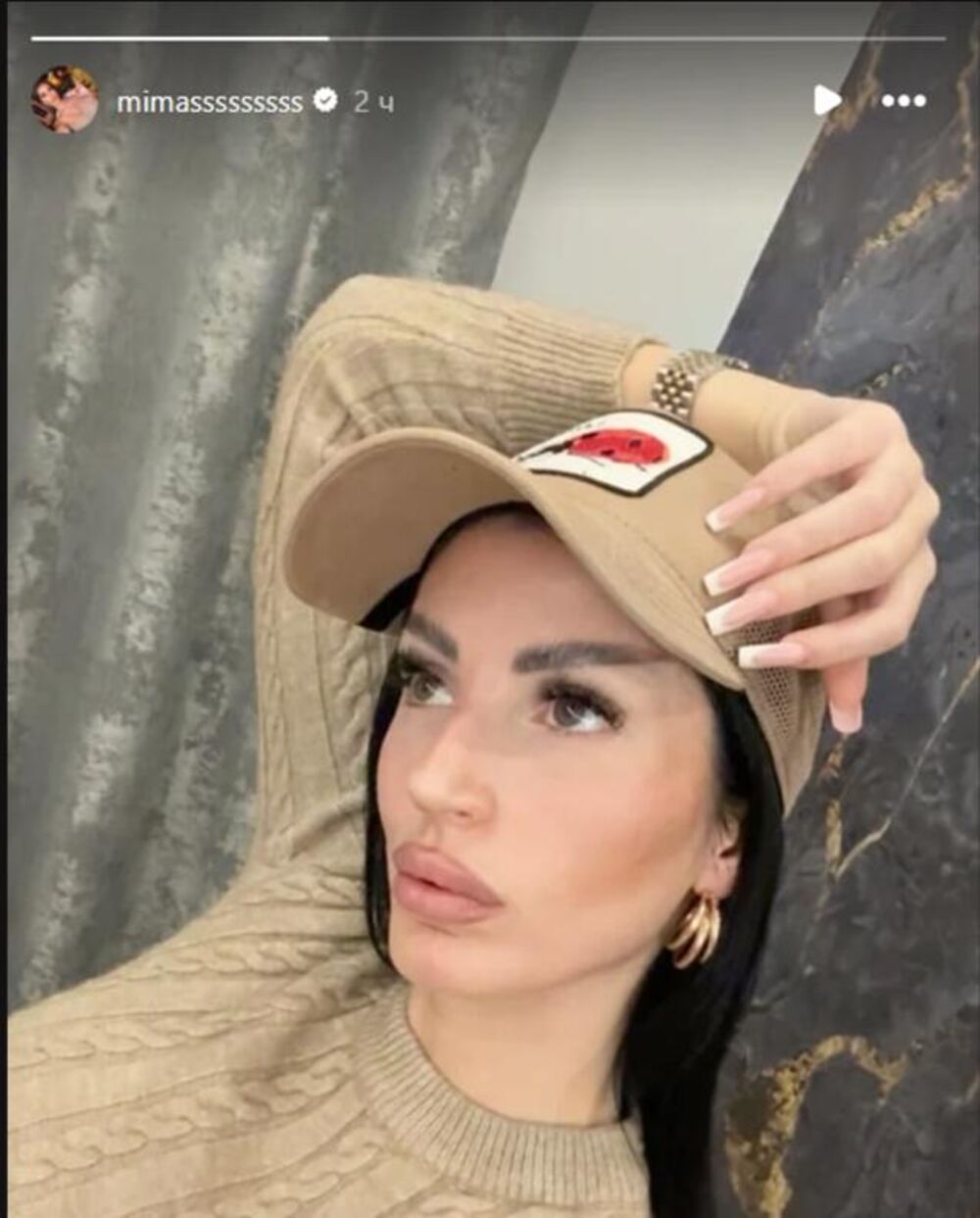 OŽENJENI PEVAČ ZBOG NJE OSTAVIO ŽENU, PA JOJ OTVORIO SAJT ZA ODRASLE! Skandal tresao Srbiju, a ona sad...