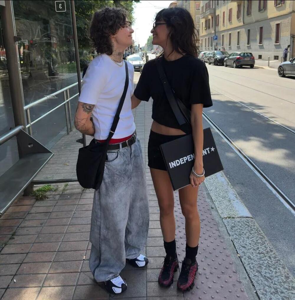 SKANDALU NEMA KRAJA! Diskvalifikovana pevačica u vezi sa POZNATOM ŽENOM! Grudi odstranila operacijom