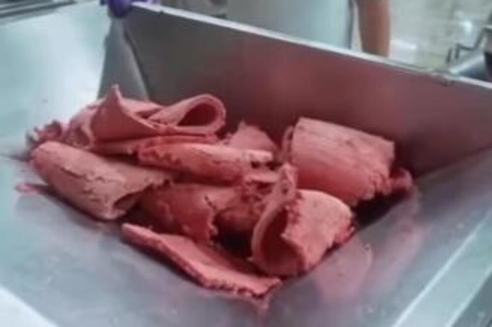 Kad vidite kako nastaju salame i delikatesi SMUČIĆE VAM SE ŽIVOT! Dobro pogledajte ŠTA JEDEMO - zgrozićete se!