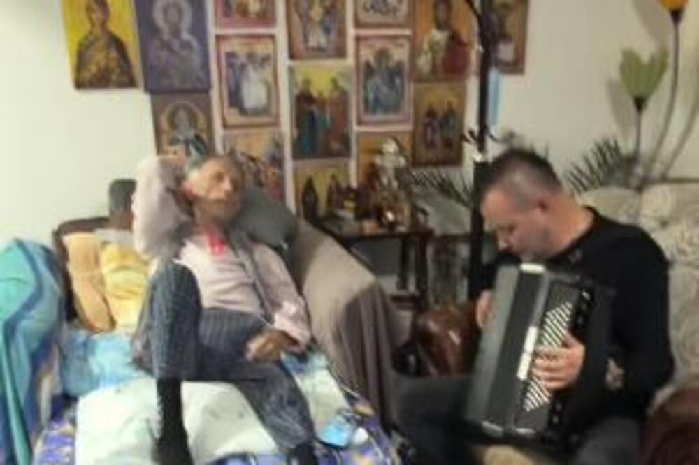 DELI SE POSLEDNJI SNIMAK KOSMAJCA PRE SMRTI! Nepomično leži u postelji dok iznad njega... (VIDEO)