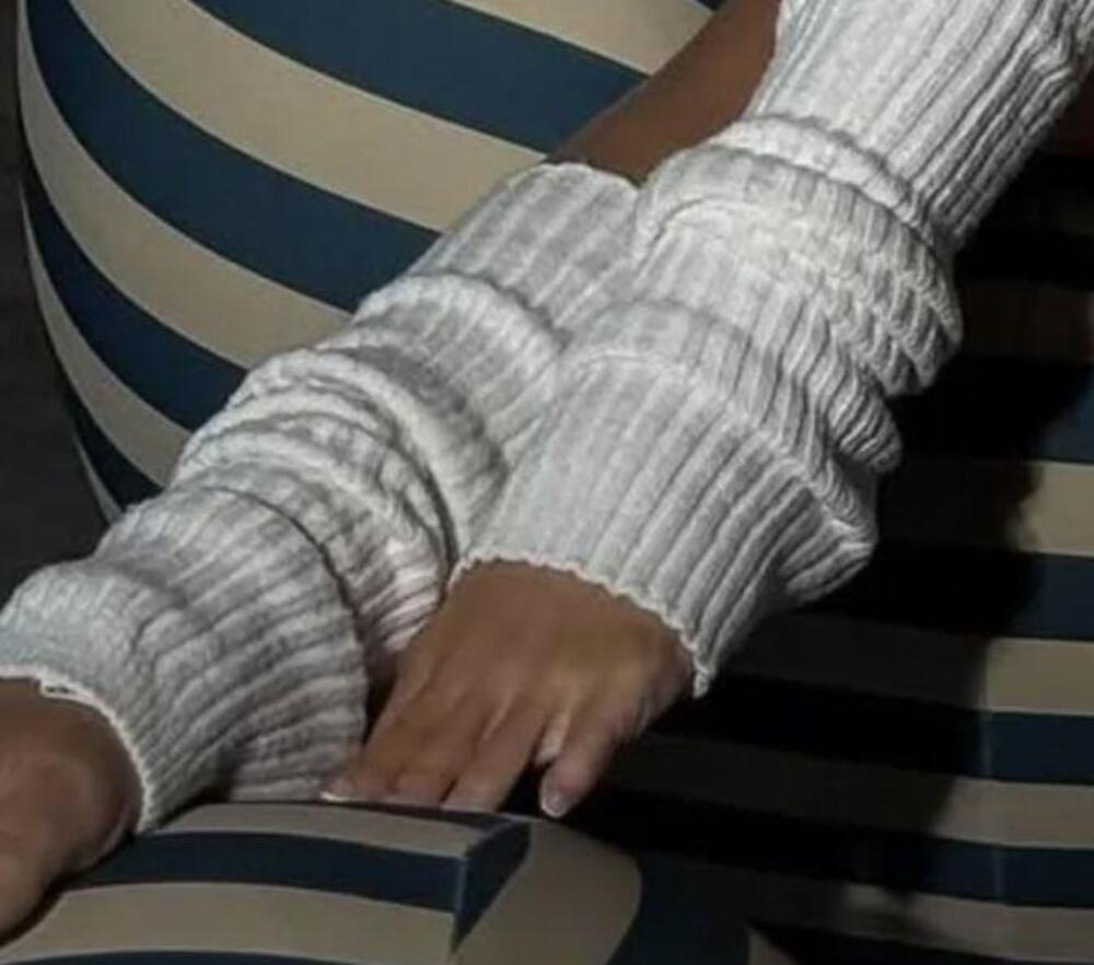 UMESTO STOPALA NACRTALA RUKU! Skandalozni fotošop zadrugarke, SMEJU JOJ SE U FACU - UNAKAZILA SE