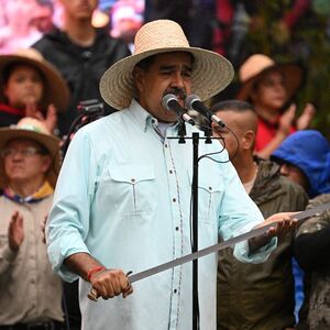 "NEĆE GRINGOSI PLJAČKATI BOGATSTVA NAŠE ZEMLJE" Dok mu se obruč steže oko vrata, on... MADURO ŠOKIRAO SVE ODREDA!