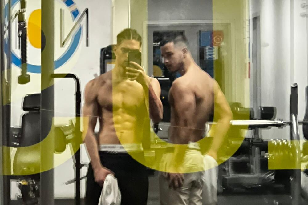 Obožavateljke na aparatima! Ko je bolji frajer? David stao na crtu poznatom dasi! FOTO