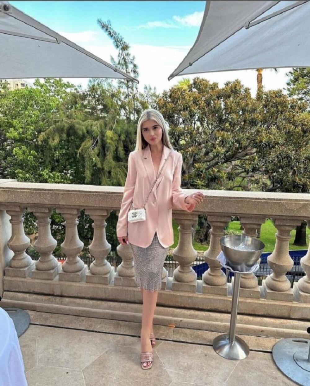 DELE OTKAZE, A OVAMO NE ŠTEDE NI DINARA! Milica Mitrović poslala POKLON ĆERKI KRISTINI, Srbi pali u očaj