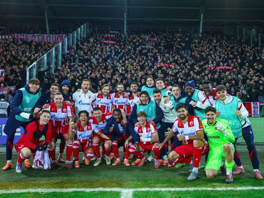Slavlje fudbalera i navijača Crvene zvezde posle pobede protiv Šurma u Gracu
