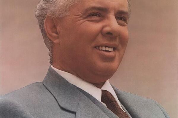 ALBANSKI "STALJIN" KAŽNJAVAO SMRĆU SVAKOG KO JE IMAO OVO! Paranoidni diktator zemlju pretvorio u HOROR i pravio...