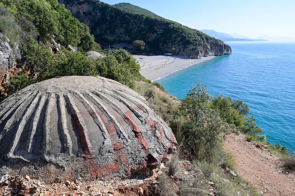 Enver Hodža, Bukner