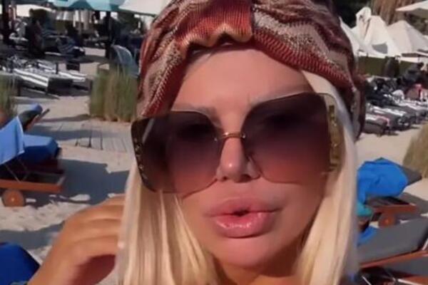 RADOJKA MAZI GOLIŠAVE MUŠKE BUTINE! Osvanuo bruka prizor, snimila i šta je IZMEĐU NJIHOVIH GOLIH TELA