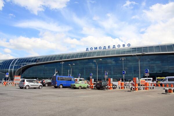 Nakon što je avion sleteo iz Beograda u Moskvu, carinici su ostali u šoku: Nećete verovati šta su pronašli!