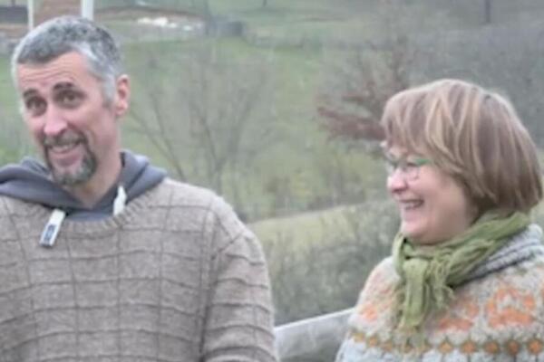 Mia iz Finske ovcama pevama na svom jeziku: Porodica Tadić sa decom razvija biznis na farmi u Srbiji (FOTO)