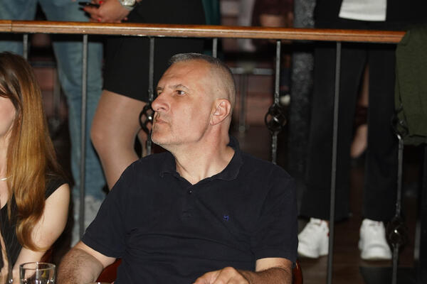 "Najteže je reći detetu da mu je majka umrla" Voditelj ostao sam sa sinom, pa oženio 18 godina mlađu i ovako živi