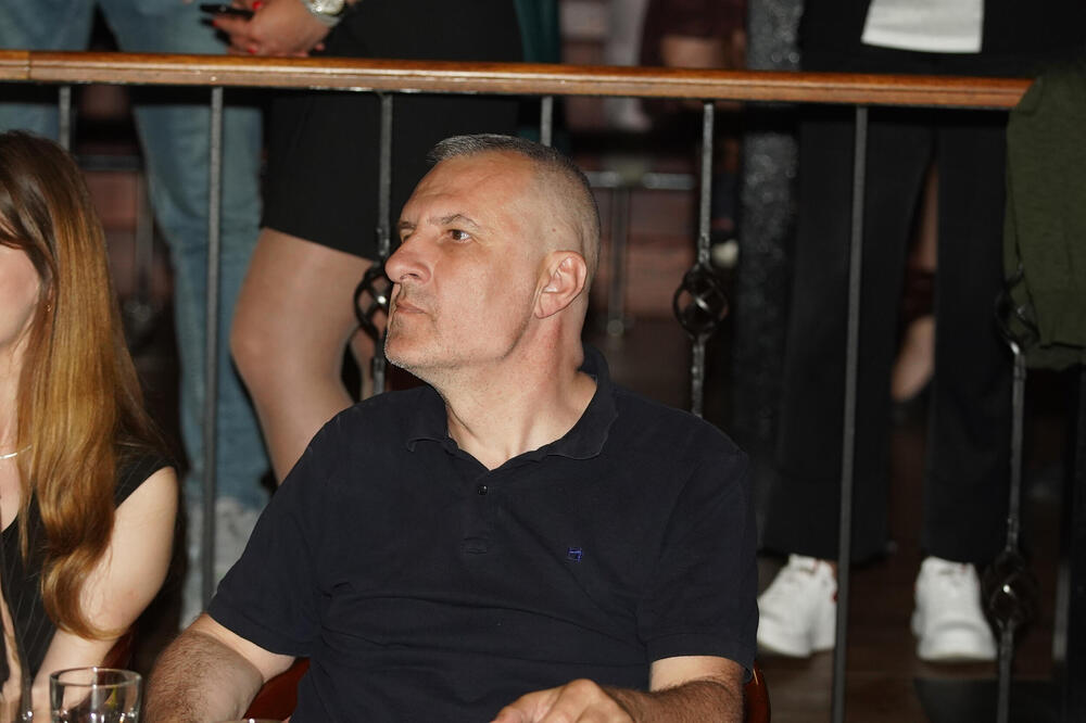 "Najteže je reći detetu da mu je majka umrla" Voditelj ostao sam sa sinom, pa oženio 18 godina mlađu i ovako živi