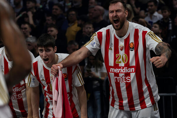 Donatas Motiejunas pred Hapoel udario po ABA ligi!