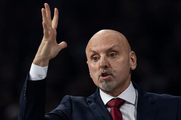 Saša Obradović nervozan i indirektno okrivio sudije za poraz!