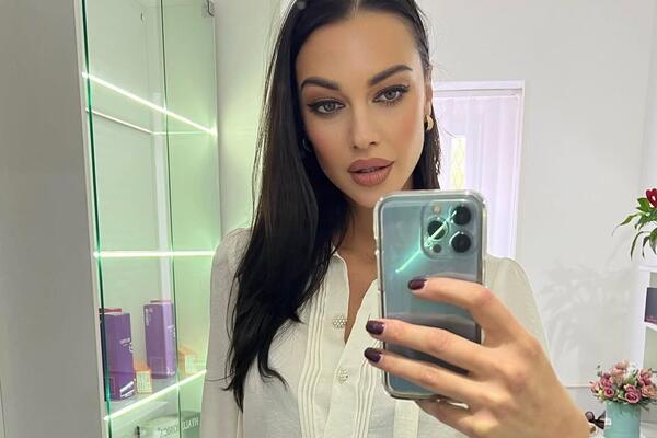 Primećeni kako razmenjuju nežnosti na koncertu: Ova lepotica je nova devojka voditelja RTS-a?